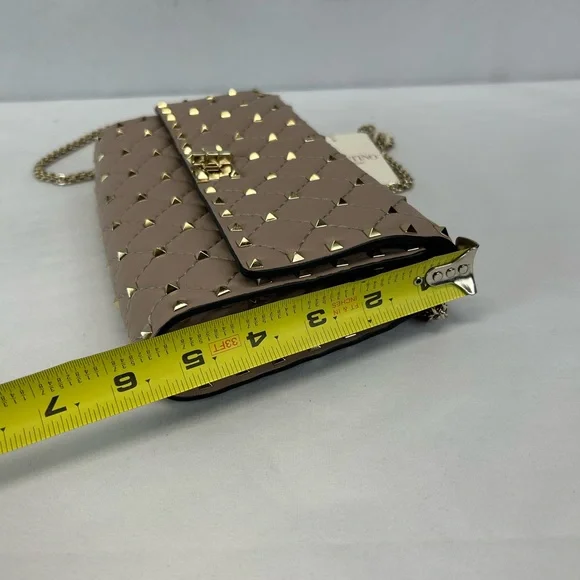 Valentino Garavani

Rockstud Spike Nappa Leather Crossbody Clutch Bag - Picture 13 of 14